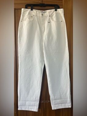 Zara White Midwaist Straight Jeans
